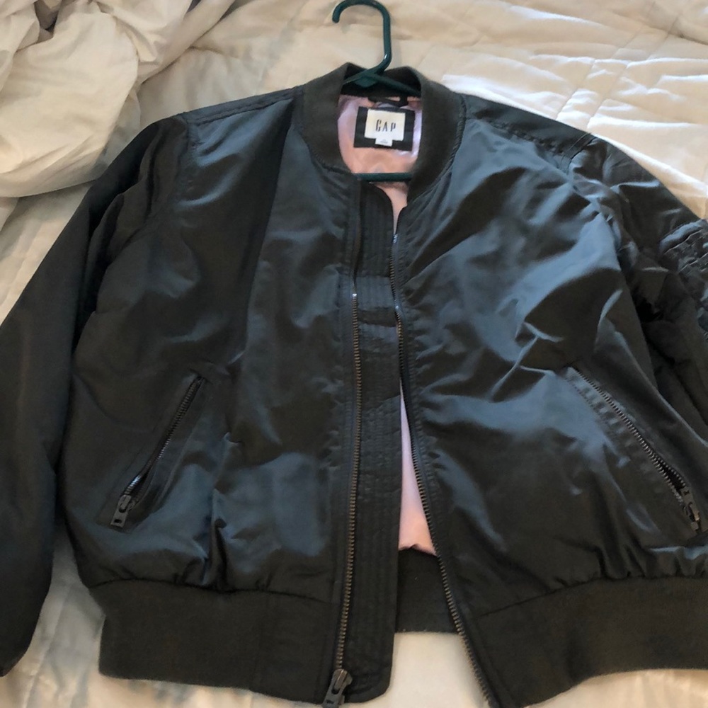 Women’s polyester bomber jacket, army green color with light pink lining